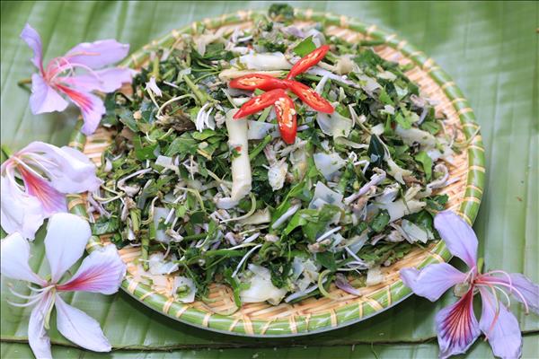 Nộm hoa ban - hương vị tinh túy của núi rừng Điện Biên