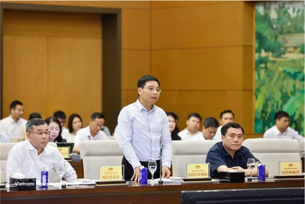 第十六届国会第一次会议：讨论对汽油、柴油、航空燃料的税率