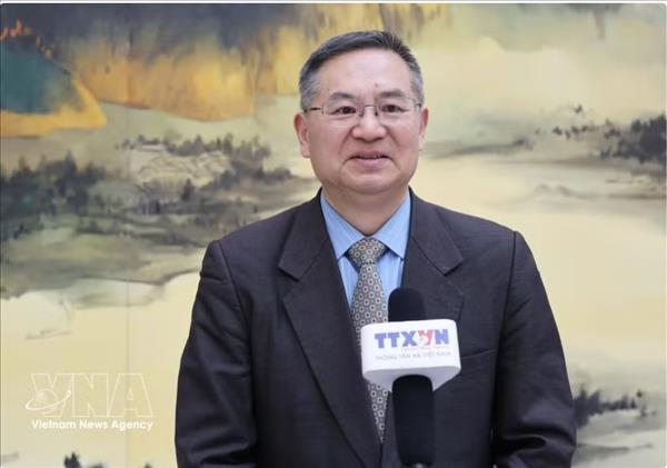 把越中两国之间的六个更进一步夯实基础，落到实处