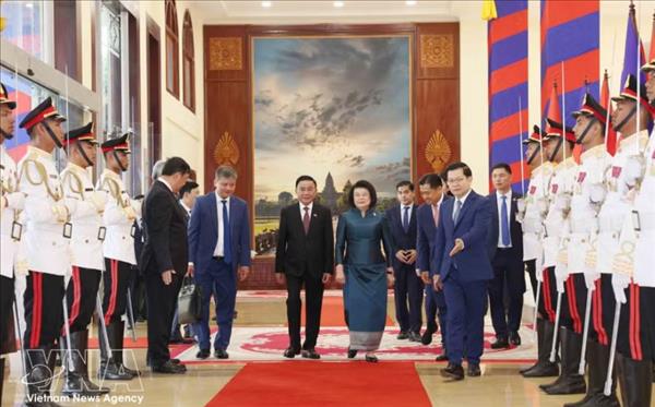 Efectúan en Phnom Penh ceremonia de bienvenida a alto dirigente partidista de Vietnam