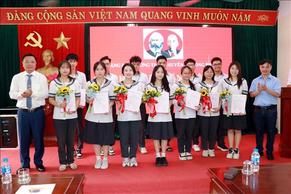 Những mầm xanh viết tiếp trang sử đỏ