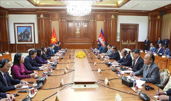 Thường trực Ban Bí thư Trần Cẩm Tú hội kiến Quyền Quốc trưởng, Chủ tịch Đảng Nhân dân Campuchia, Chủ tịch Thượng viện Campuchia Hun Sen