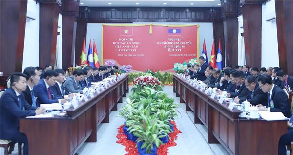 Vietnam, Laos strengthen security cooperation