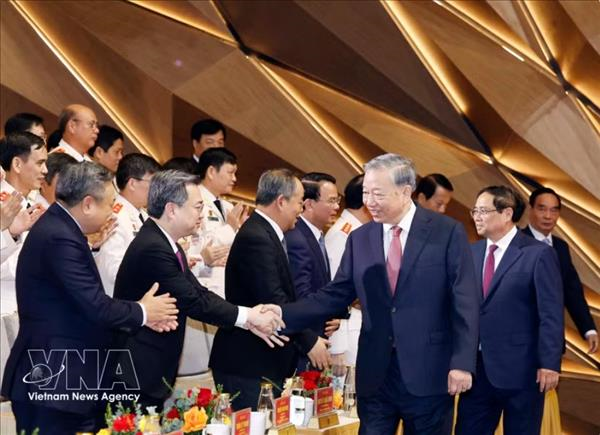 越共中央总书记、国家主席苏林：建设革命化、正规化、精锐化、现代化的人民公安参谋力量