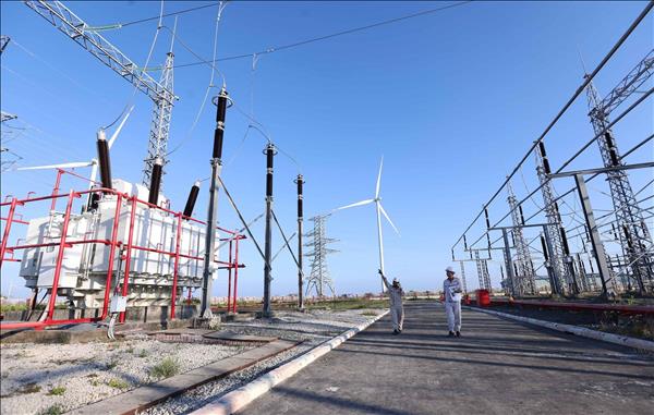 An ninh năng lượng: Tăng nguồn, tiết kiệm, bảo đảm cung ứng điện mùa nắng nóng