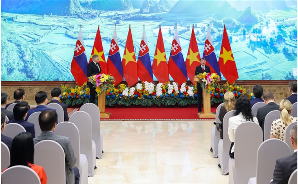 ຍົກ​ສູງ​ການ​ພົວ​ພັນ ຫວຽດ​ນາມ - ສະ​ໂລ​ວາ​ກີ ຂຶ້ນ​ເປັນ​ຄູ່​ຮ່ວມ​ມື​ຍຸດ​ທະ​ສາດ