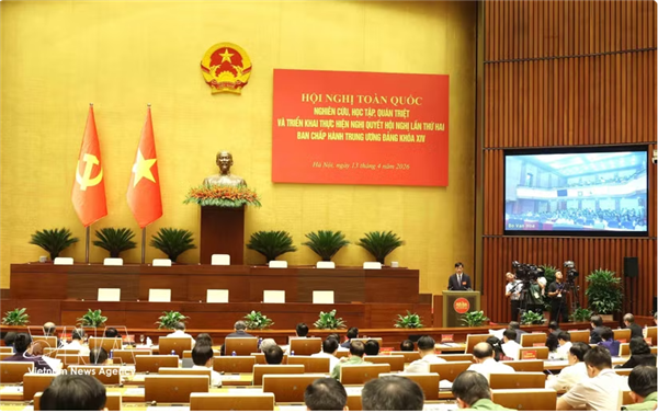 Ouverture de la conférence nationale pour la mise en œuvre de la Résolution du 2e Plénum du 14e Comité central du Parti
