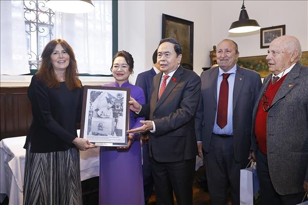 Chủ tịch Quốc hội Trần Thanh Mẫn thăm nơi lưu dấu ấn Chủ tịch Hồ Chí Minh tại thành phố Milan (Italy)