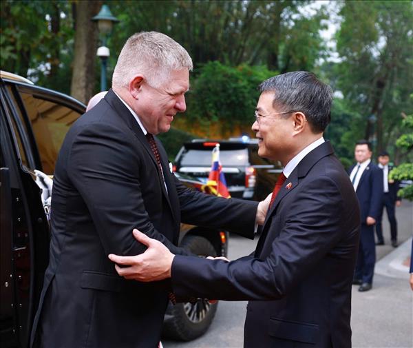 Thủ tướng Lê Minh Hưng chủ trì Lễ đón Thủ tướng Slovakia thăm chính thức Việt Nam