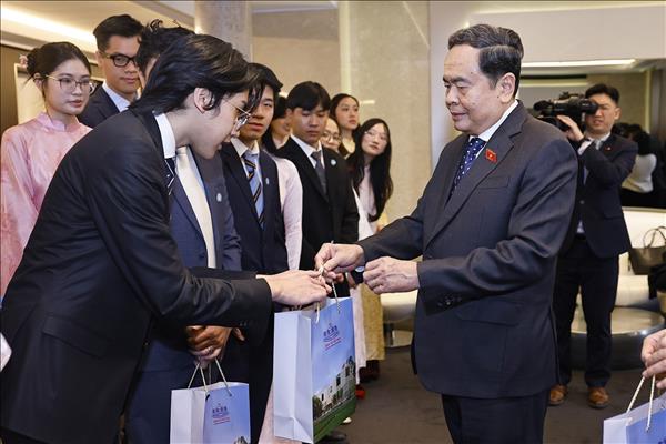 NA Chairman meets Vietnamese students in Italy