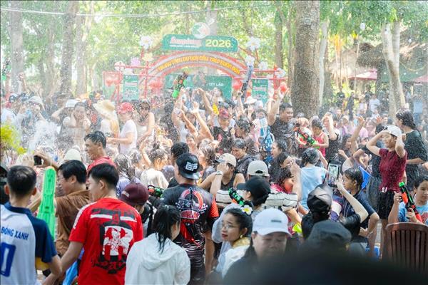 Rộn ràng Tết cổ truyền Bunpimay trên cao nguyên Đắk Lắk