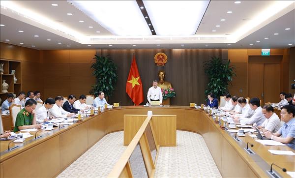 フン首相、行政手続き削減案を４月20日までに提出するよう各省に指示