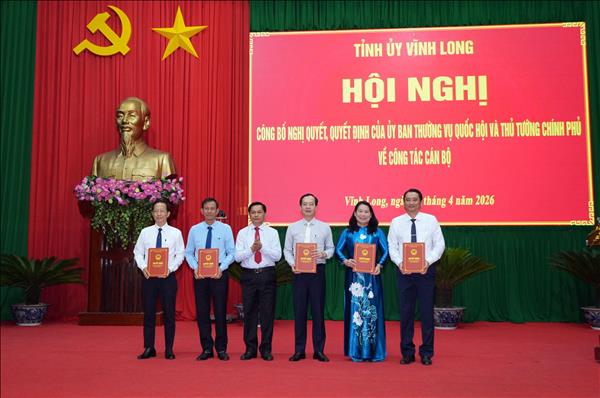 Vĩnh Long công bố các nghị quyết, quyết định về công tác cán bộ