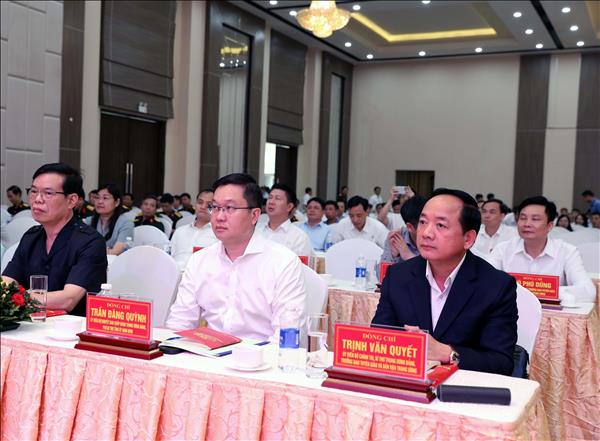 Thực hiện nhất quán, xuyên suốt quan điểm của Đảng về công tác dân tộc, tôn giáo