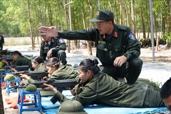 Tân binh công an nhân dân rèn chí, luyện thân trên thao trường nắng gió