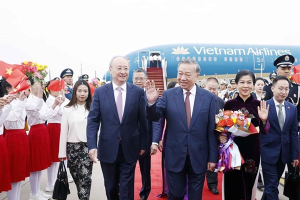 越共中央总书记、国家主席苏林及夫人开始对中国进行国事访问