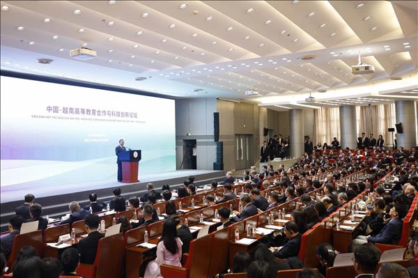 To Lam plaide pour un partenariat renforcé en éducation dans son discours à lUniversité Tsinghua