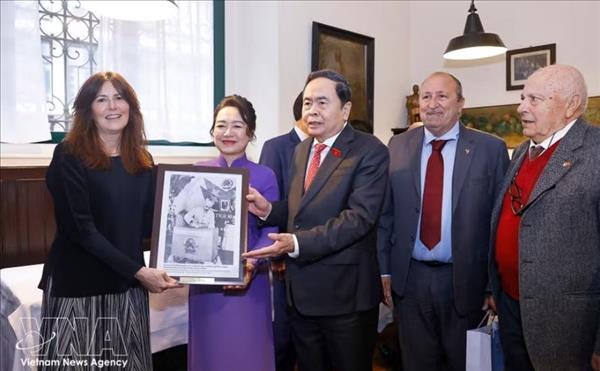 Titular del Parlamento vietnamita visita sitio histórico vinculado a Ho Chi Minh en Milán
