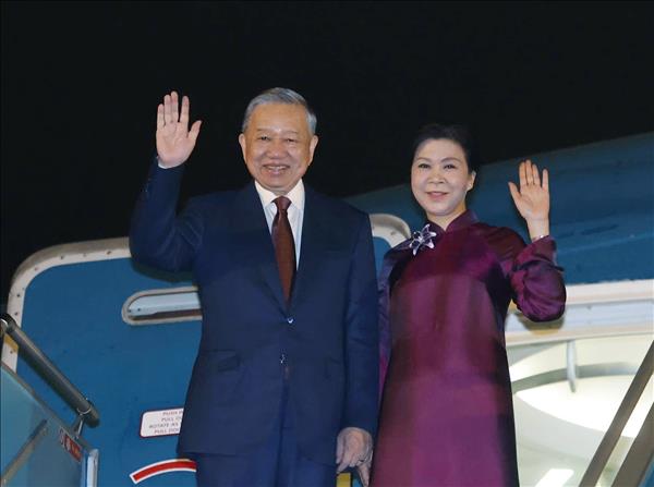 越共中央总书记、国家主席苏林偕夫人启程对中国进行国事访问