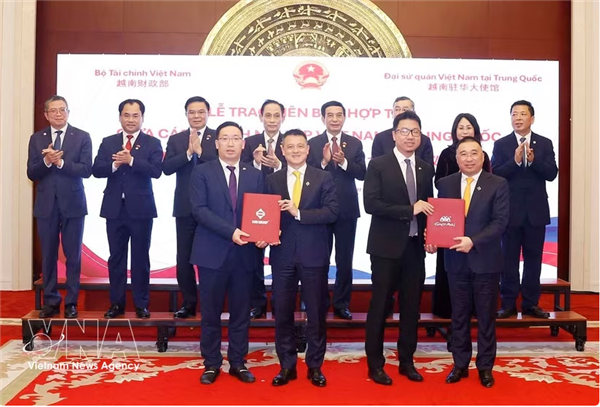 Empresas de Vietnam y China rubrican varios acuerdos de cooperación