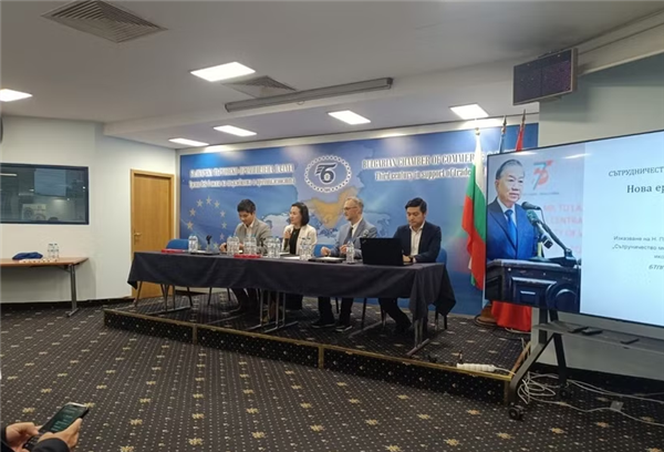 Empresas de Vietnam y Bulgaria buscan oportunidades de cooperación en tecnología y transición verde