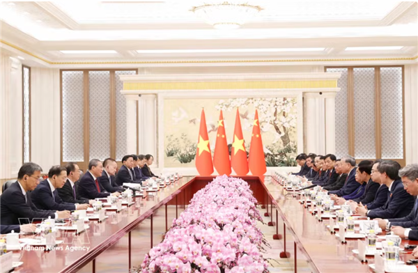 Entrevue entre le dirigeant To Lam et le Premier ministre chinois Li Qiang