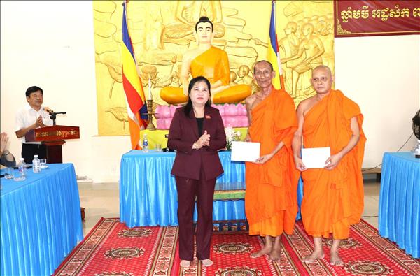 Nhiều hoạt động chăm lo đồng bào Khmer đón Tết Chôl Chnăm Thmây