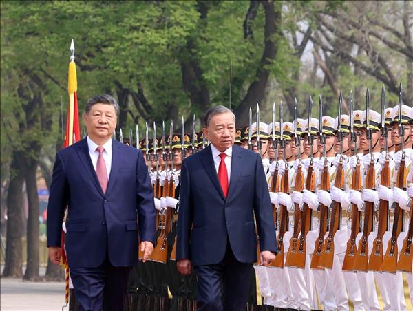 Chinese Top Leader Chairs Welcome Ceremony for Vietnamese Top Leader in China