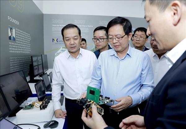 Phó Thủ tướng Hồ Quốc Dũng: Phát triển sản phẩm công nghệ chiến lược thúc đẩy chuyển đổi số quốc gia