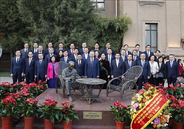 ‘국빈 방중 또 럼 당 서기장‧국가주석, 중국 주재 베트남 교민 만나