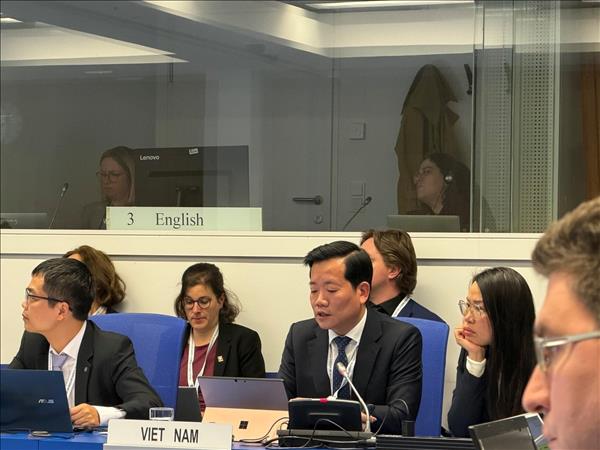 베트남, 평화적 원자력 개발 공식화…원전 프로그램 재가동 시동