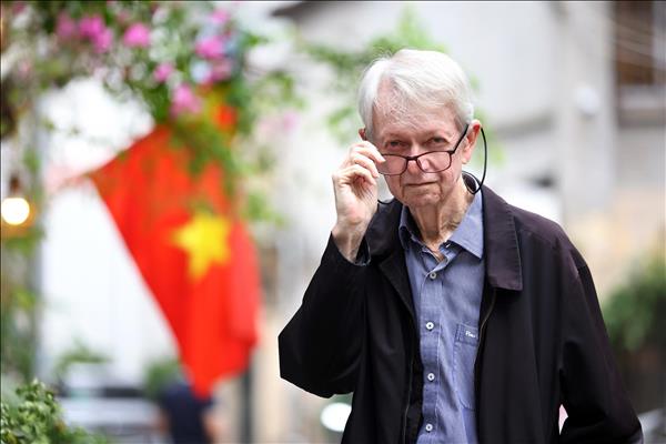 Chuck Searcy - Ở lại để hiểu, ở lại để thuộc về Việt Nam