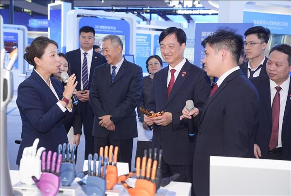 拓展越中在科技与创新领域的交流合作