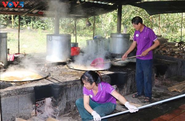 ハティン省：50年以上の歴史を誇る黒蜜造りの伝統村