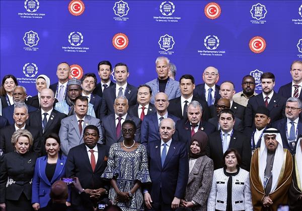 Le président de lAN Tran Thanh Man assiste à la cérémonie douverture de lIPU-152