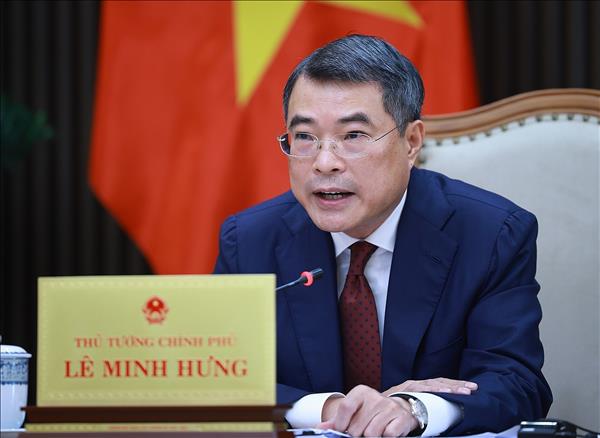 Vietnamese Prime Minister holds phone talks with Singaporean counterpart