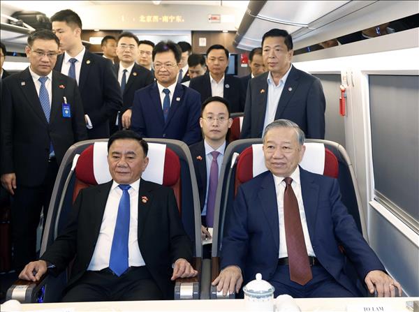 또 럼 당 서기장‧국가주석, 고속철로 中 난닝 방문…철도 인프라 협력 강화