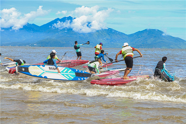 ດ່າ​ໜັງ ຈັດຫຼາຍ​ເຫດ​ການ, ງານ​ບຸນ​ໃນ​ໂອ​ກາດ​ພັກ​ບຸນ​ໄຫວ້​ບູ​ຊາ​ບັນ​ດາ​ເຈົ້າ​ຊີ​ວິດ​ຮຸ່ງ, ວັນ​ປົດ​ປ່ອຍ​ພາກ​ໃຕ້ ຫວຽດ​ນາມ ແລະ ວັນ​ກຳ​ມະ​ກອນ​ສາ​ກົນ