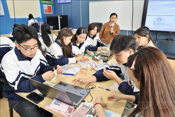 Party Central Committee puts priority on education reform, talent development