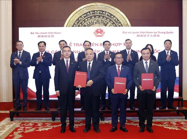 越捷航空与浦银金融租赁签署10架中国商飞飞机融资租赁协议