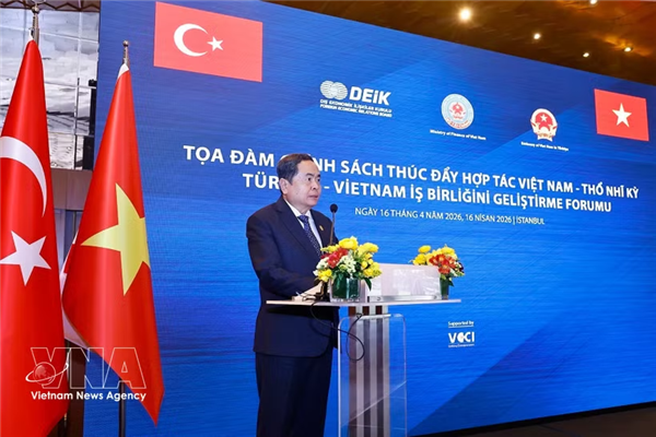Presidente del Parlamento vietnamita participa en diálogo para reforzar la cooperación con Turquía