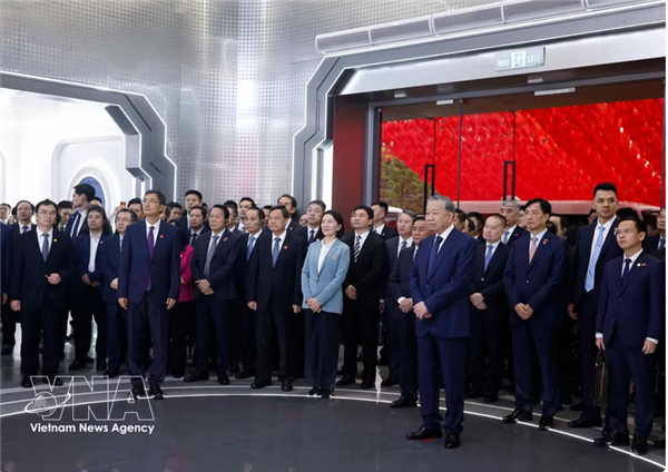 Генеральный секретарь, Президент государства То Лам посетил Центр сотрудничества по инновациям в области ИИ Китай – АСЕАН