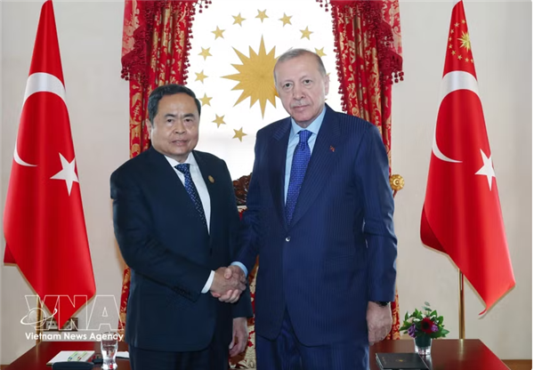 Le président de lAssemblée nationale du Vietnam rencontre le président turc