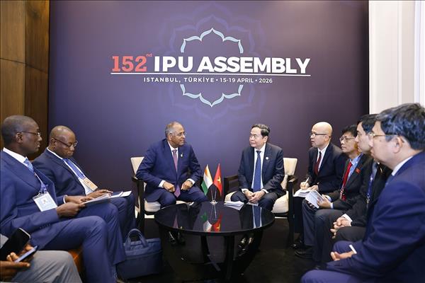 Chủ tịch Quốc hội Trần Thanh Mẫn hội kiến Chủ tịch Quốc hội Côte dIvoire