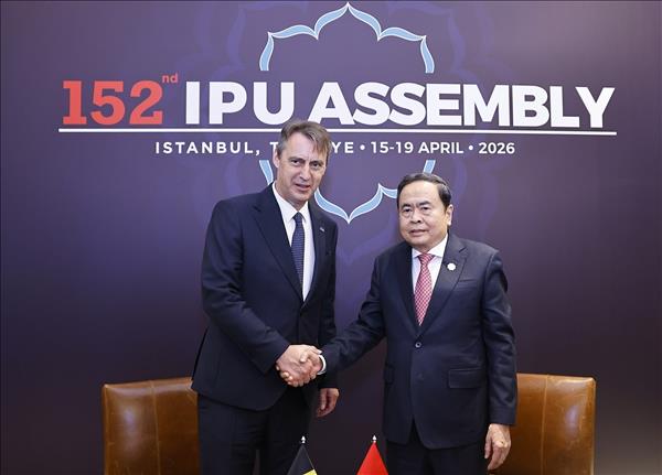 Chủ tịch Quốc hội Trần Thanh Mẫn hội kiến Chủ tịch Thượng viện Bỉ