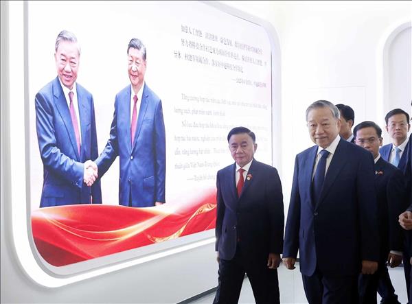 Tổng Bí thư, Chủ tịch nước thăm Trung tâm hợp tác ứng dụng AI Trung Quốc - ASEAN
