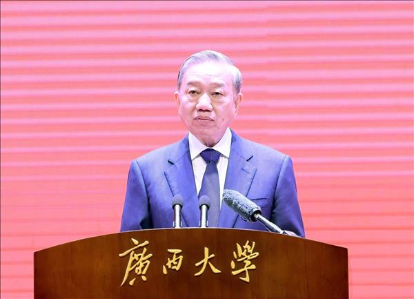 Máximo dirigente vietnamita visita en China sitio simbólico de la amistad bilateral