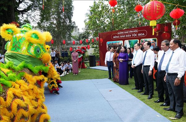 Phó Chủ tịch nước Võ Thị Ánh Xuân dự Ngày hội Văn hóa các dân tộc tỉnh Vĩnh Long