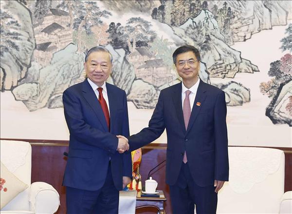 Top Vietnamese leader receives Secretary of Guangxis Party Committee