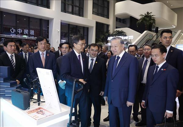 Top Vietnamese leader visits China–ASEAN AI Application Cooperation Center